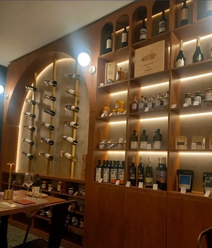 Wine and produce shelves at Raizal