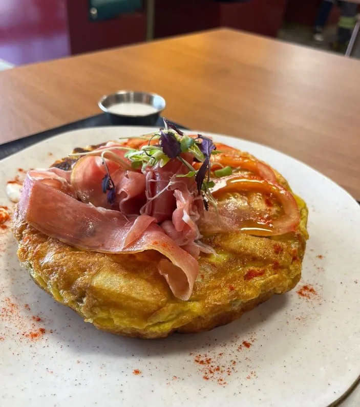 Omelette with ham and vegetables
